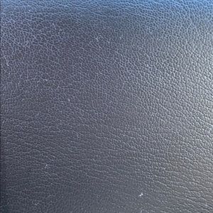 Meet your Posher, Laurie